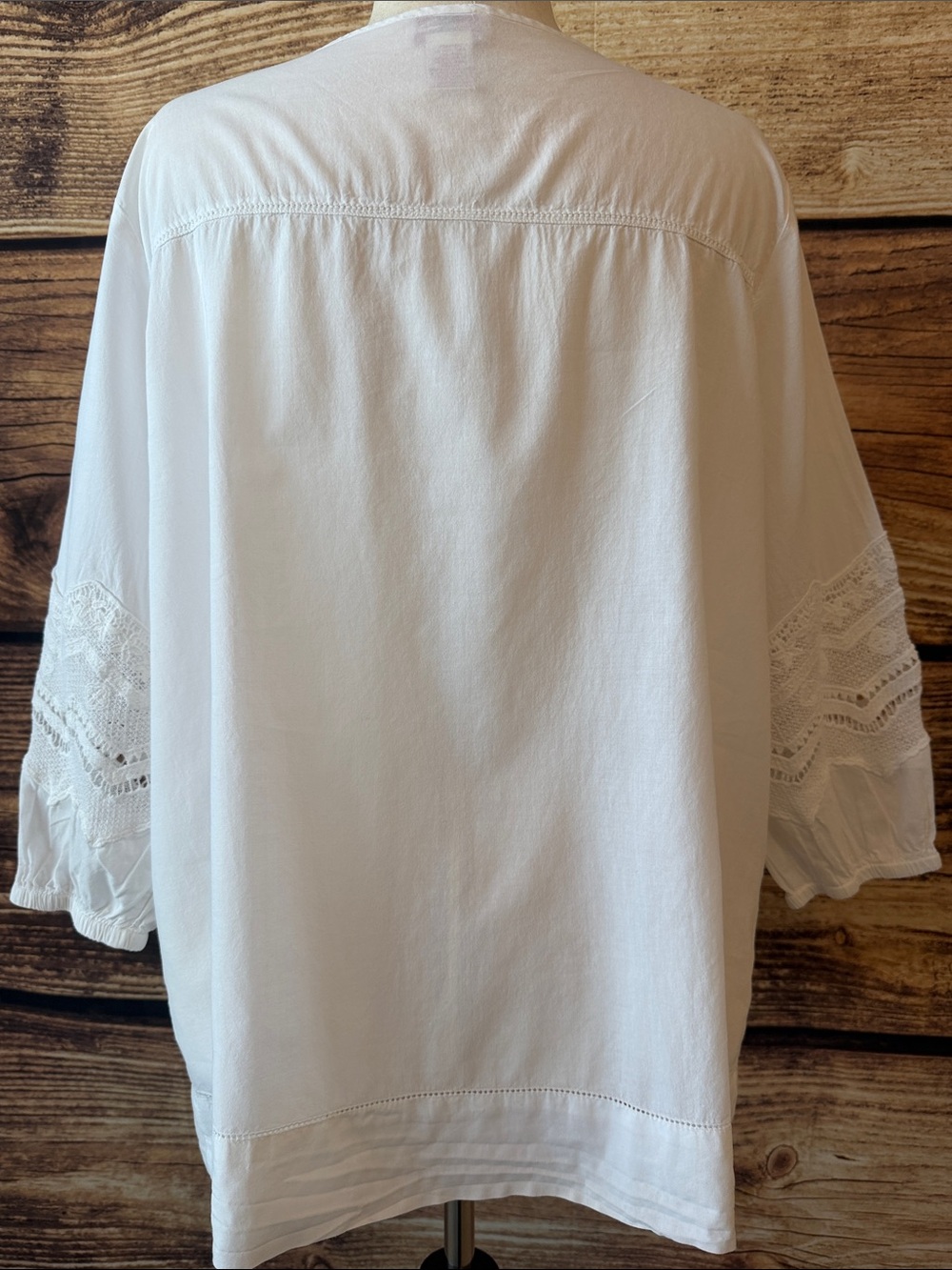 Women’s White Lace Yoke Button-Front Blouse - Picture 5 of 7